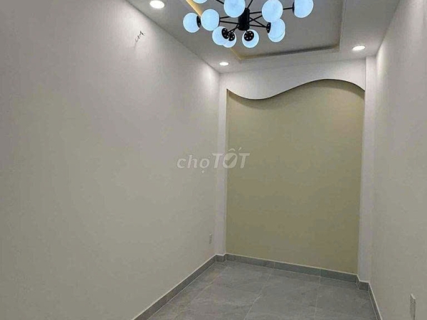 Nhà mới, đầy đủ công năng, mặt tiền kinh doanh sầm uất