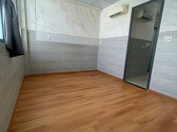 Phòng 40m2 có cửa sổ ngay  Đại học Văn Lang CS3