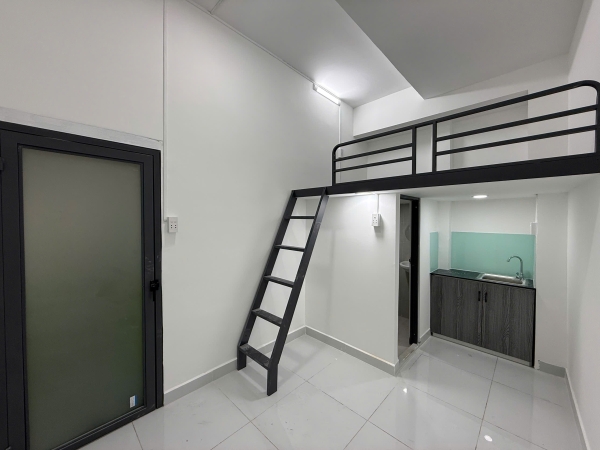 Phòng có gác sẵn kệ bếp